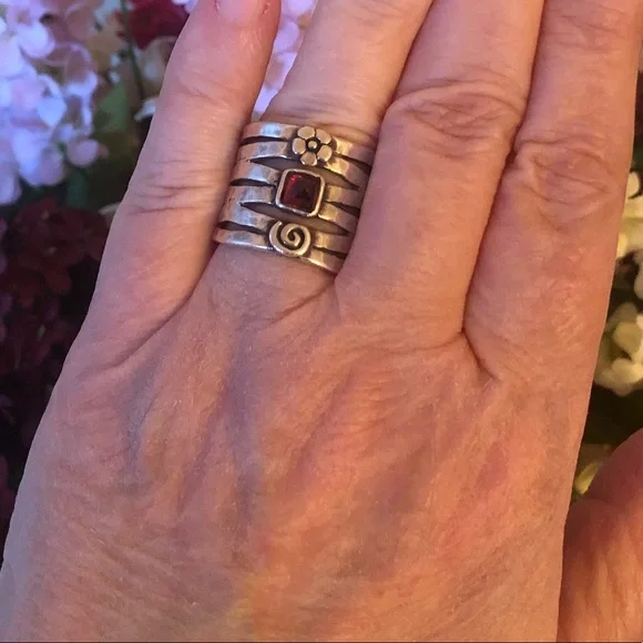 Vintage Silpada Sterling Silver Garnet Flower Swirl Ring R1048 Size 7 1/2 - Picture 14 of 16